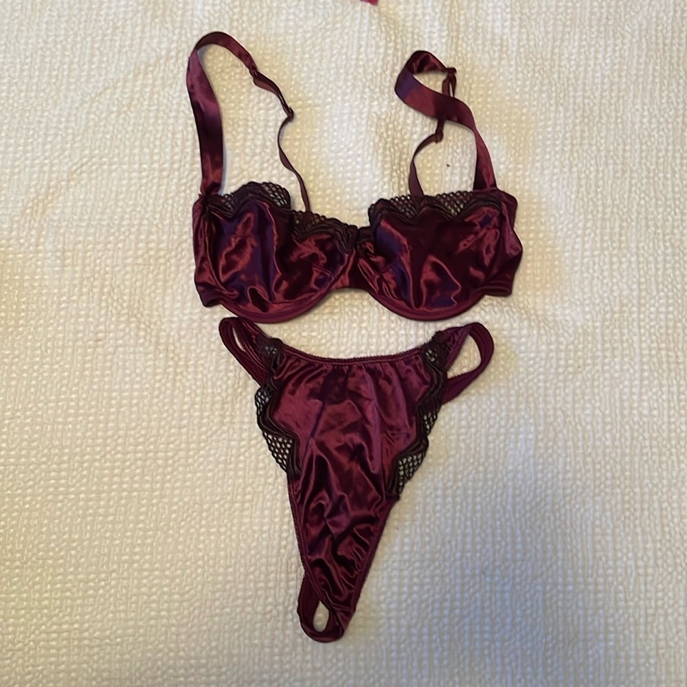 NWOT Vintage Victorias Secret Second Skin Satin Bra and Panty set - 36C and L.​​